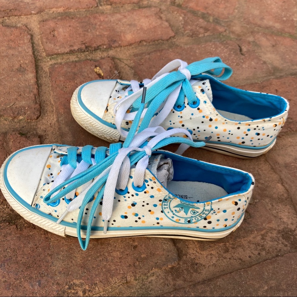 Blue&White Sneaker - Picture 2 of 4